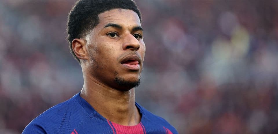 Jugador del FC Barcelona en el campo durante el partido