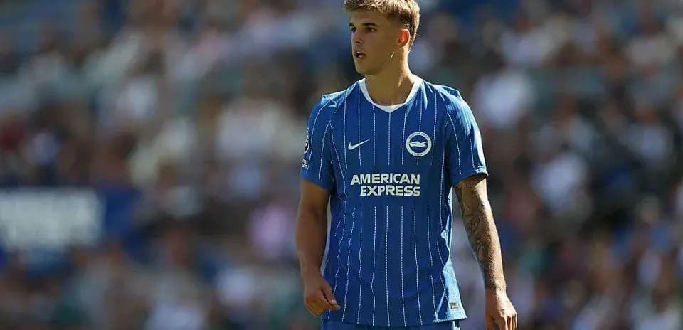 Jugador de Brighton en acción durante el partido