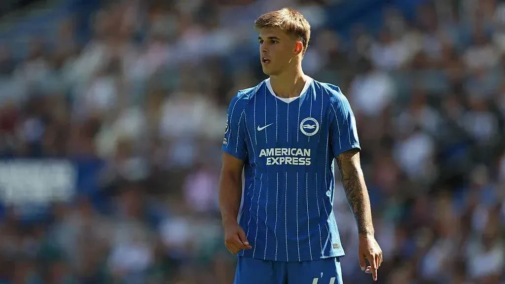 Jugador de Brighton en acción durante el partido