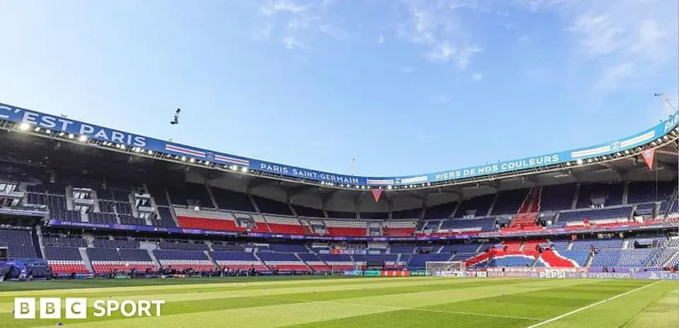 Estadio Parc des Princes vacío antes del partido