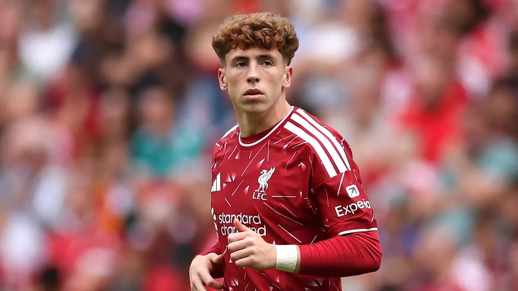Jugador de Liverpool en acción durante un partido