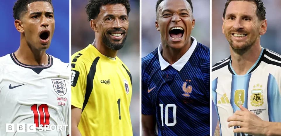 Cuatro futbolistas posando en diferentes camisetas nacionales