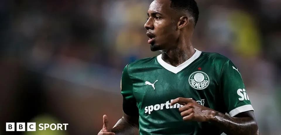 Jugador de Palmeiras en acción durante partido