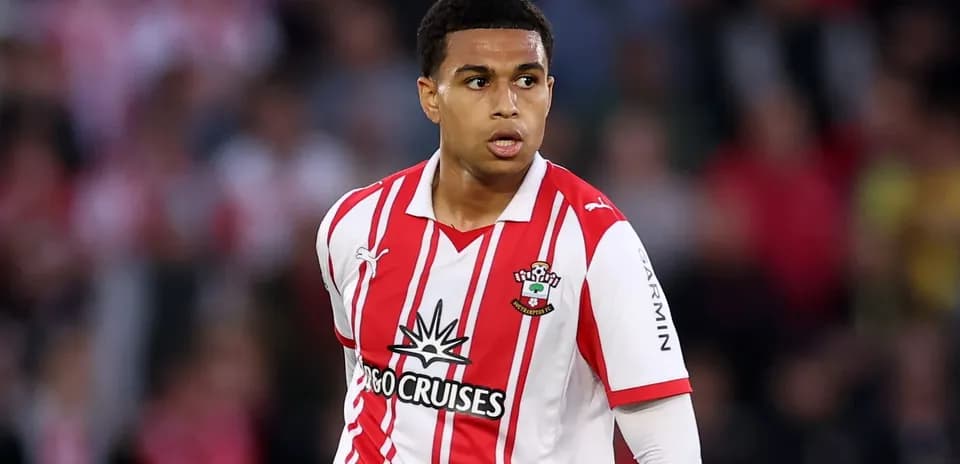 Jugador de Southampton FC en acción durante el partido