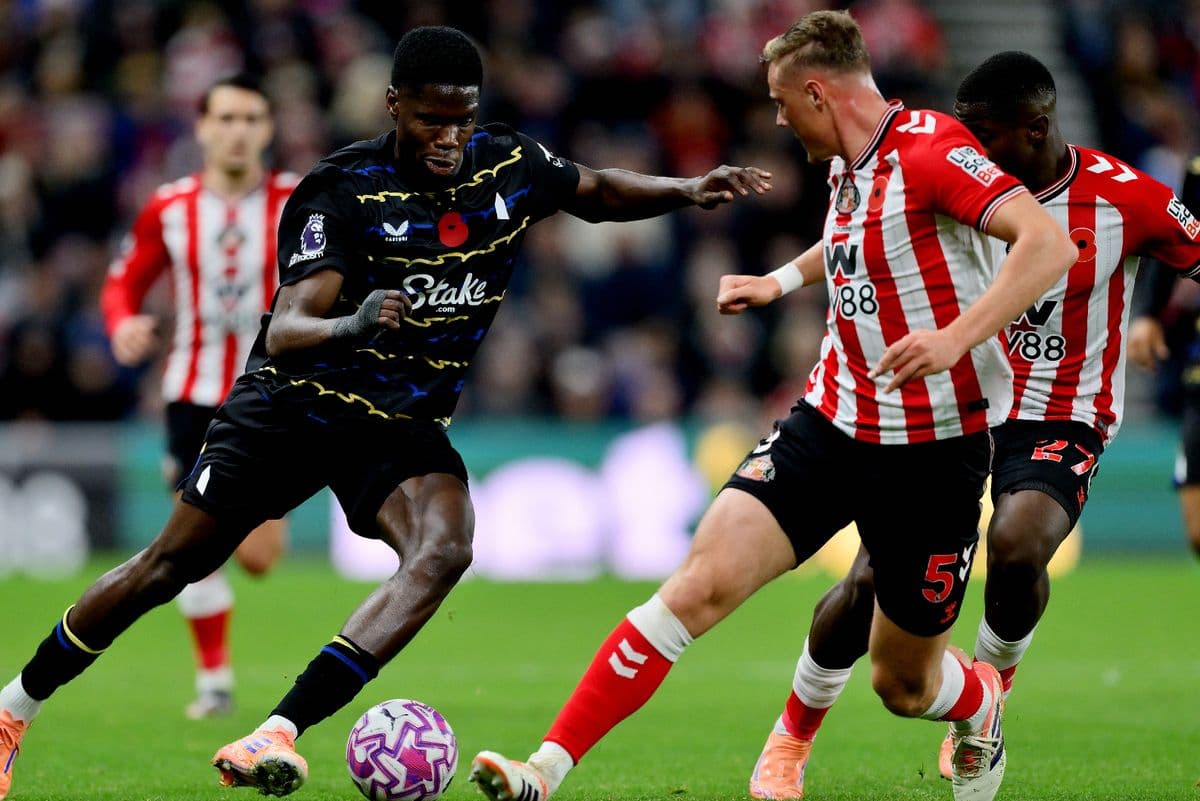 Jugadores en acción durante el partido Everton vs Sunderland