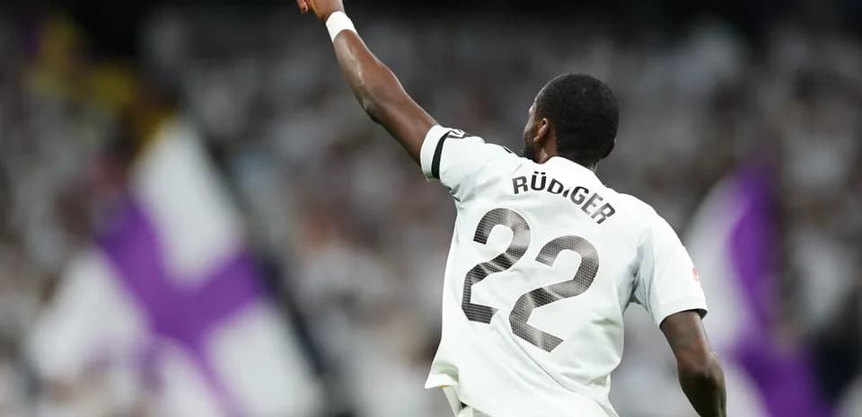 Rüdiger celebrando un gol en el estadio