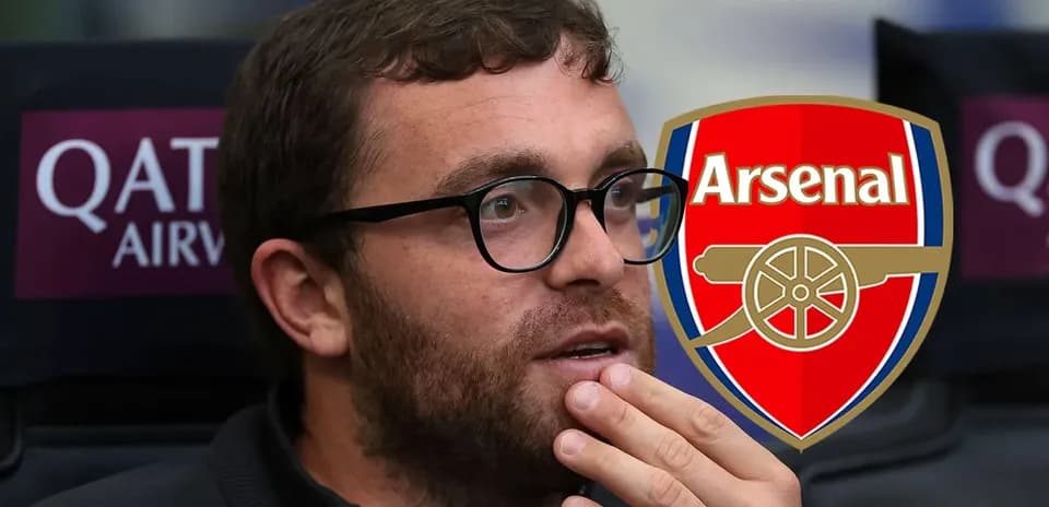 Persona reflexionando en el banquillo de Arsenal