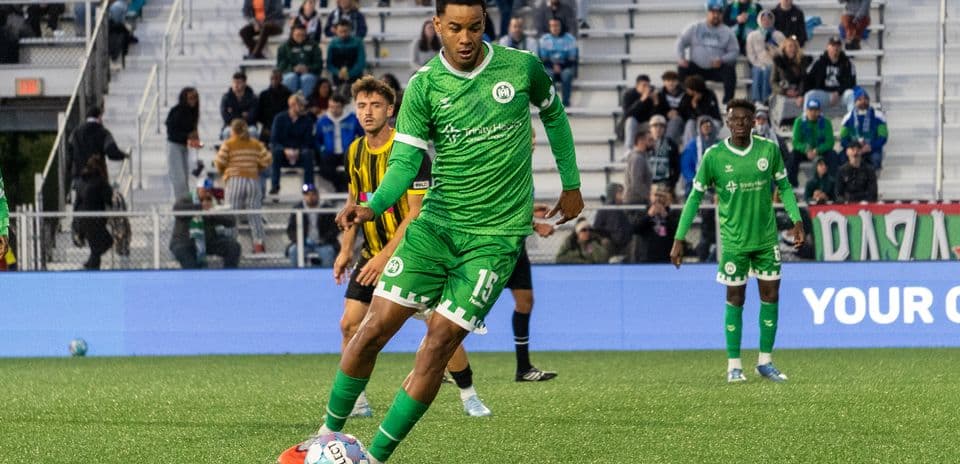 Jugador de Hartford Athletic preparando un tiro