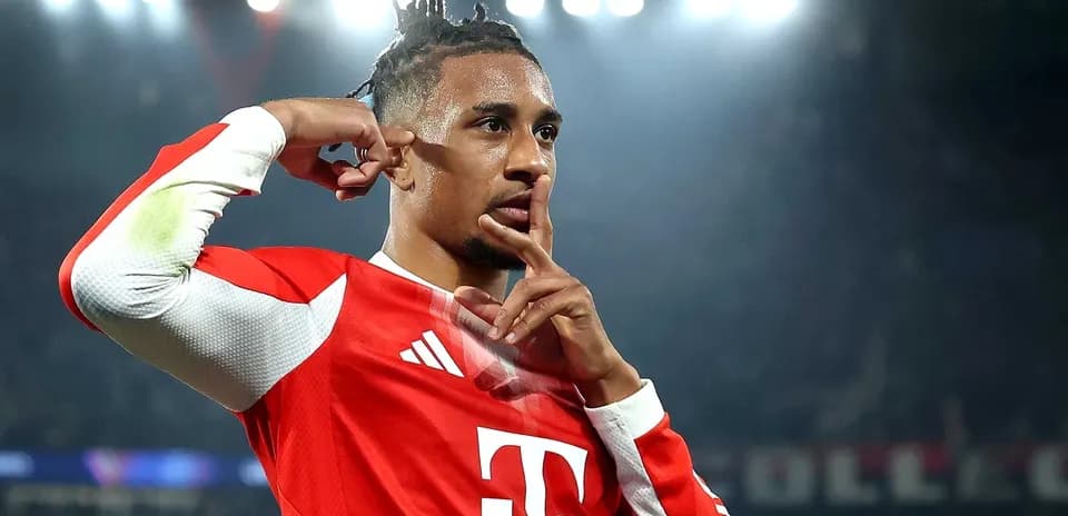 Jugador de Bayern Múnich haciendo gesto de silencio
