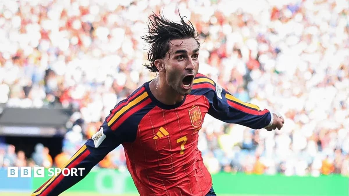 Jugador español celebrando un gol en el estadio