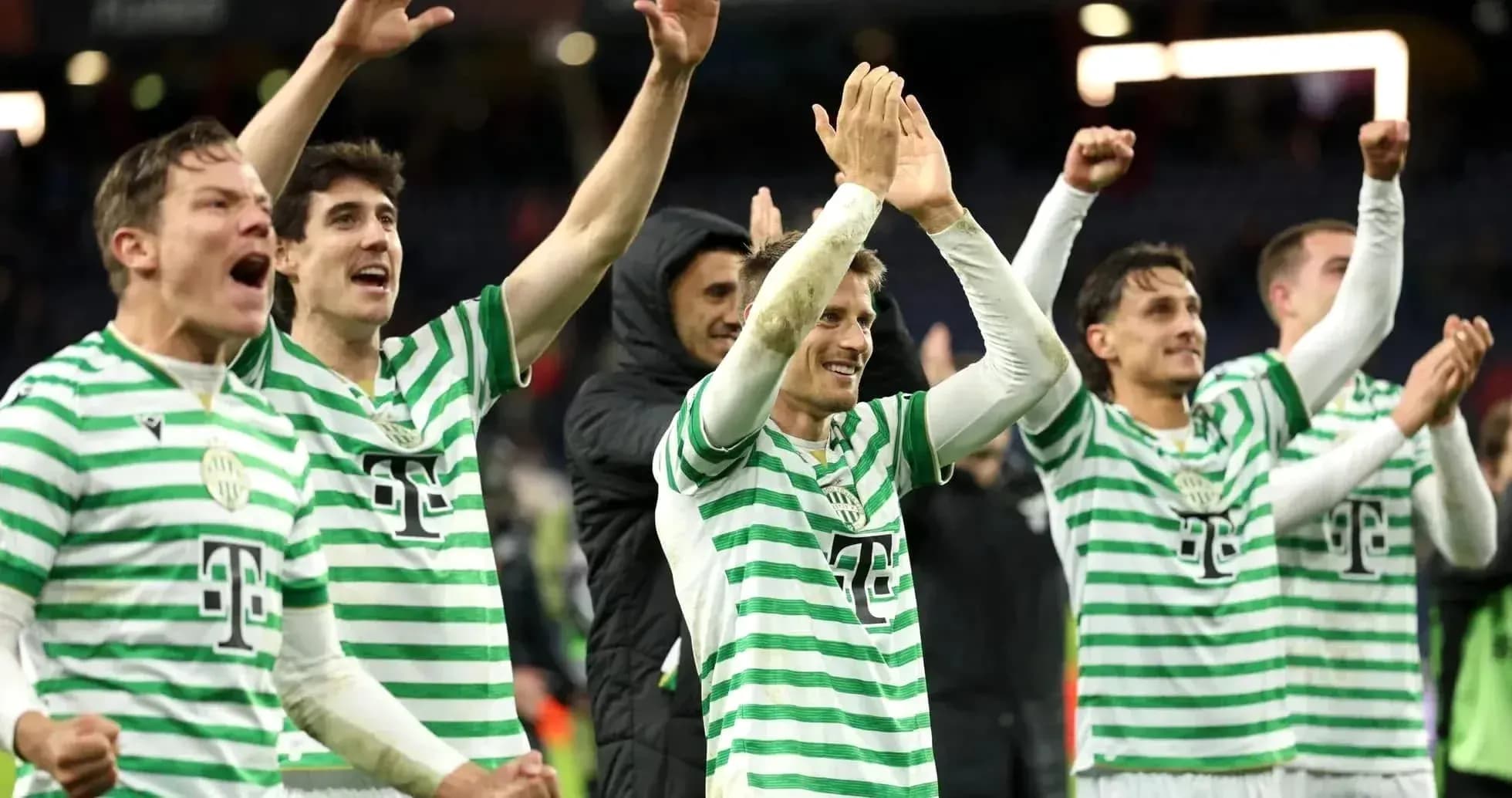 Jugadores de Ferencvarosi TC celebrando la victoria