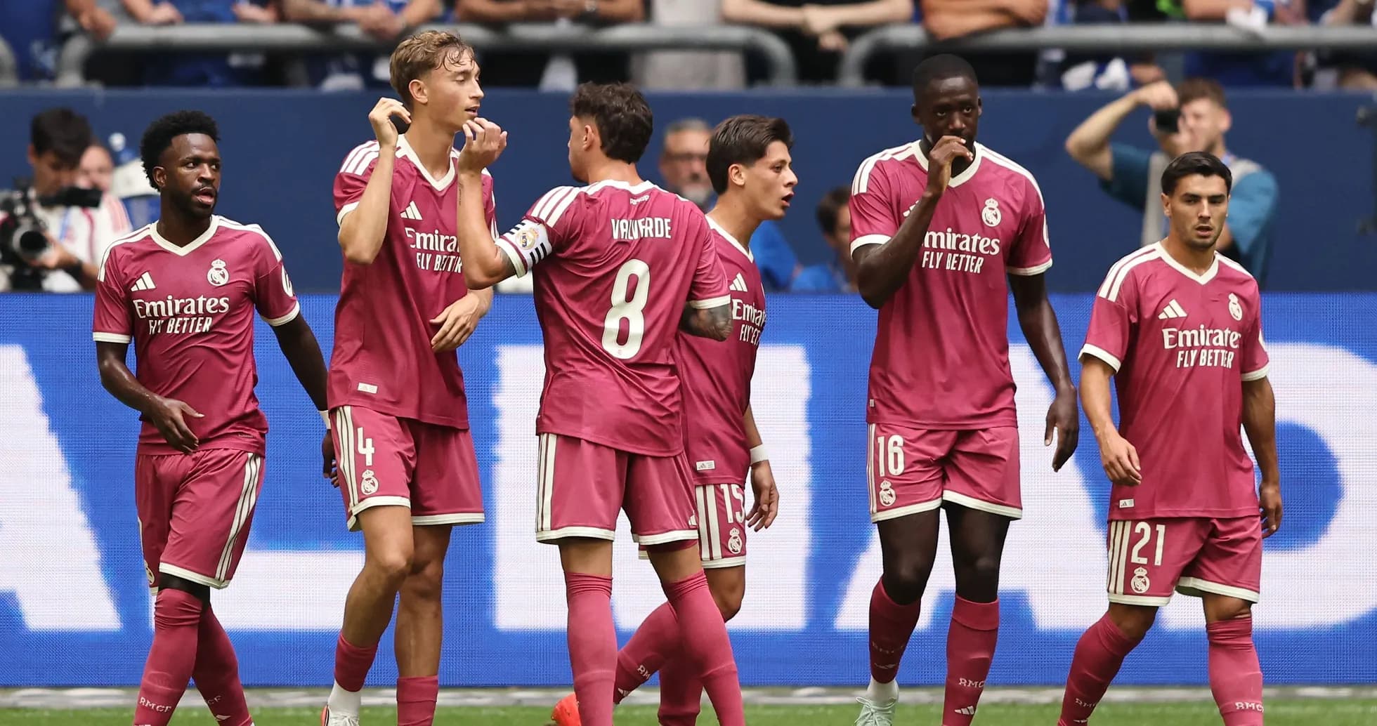 Jugadores del Real Madrid celebrando un gol en partido