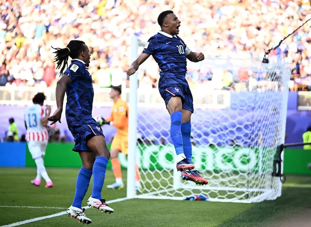 Jugadores de Francia celebrando un gol