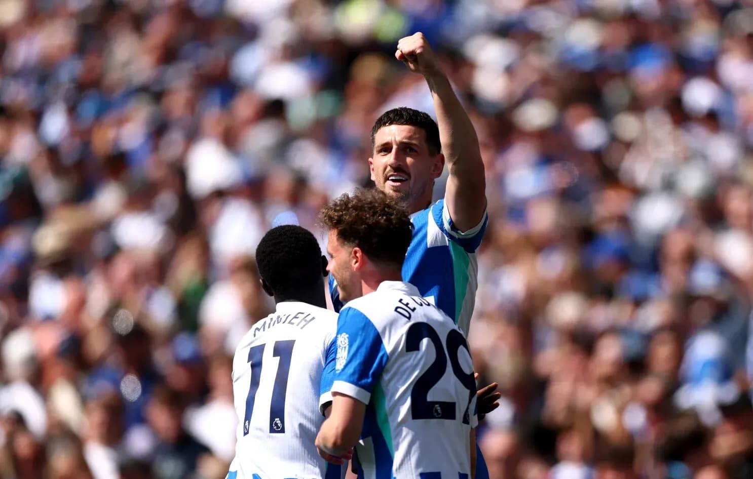 Jugadores de Brighton celebrando un gol