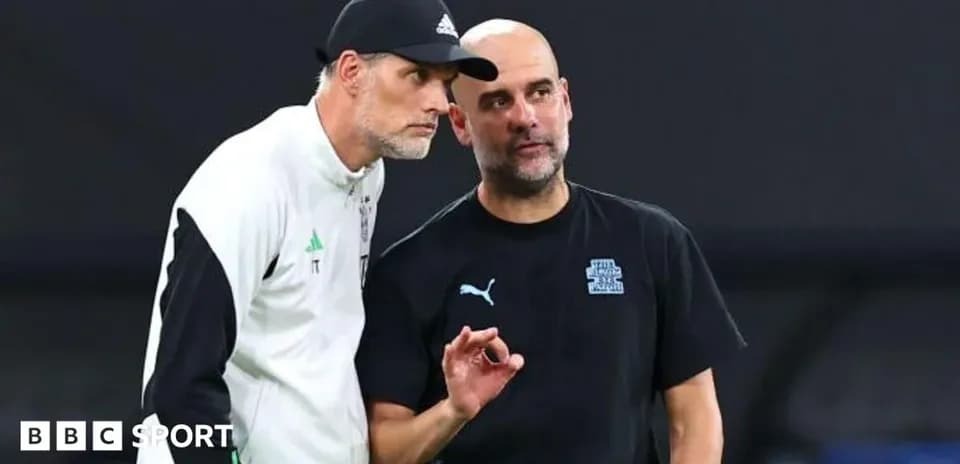 Entrenadores conversando antes del partido