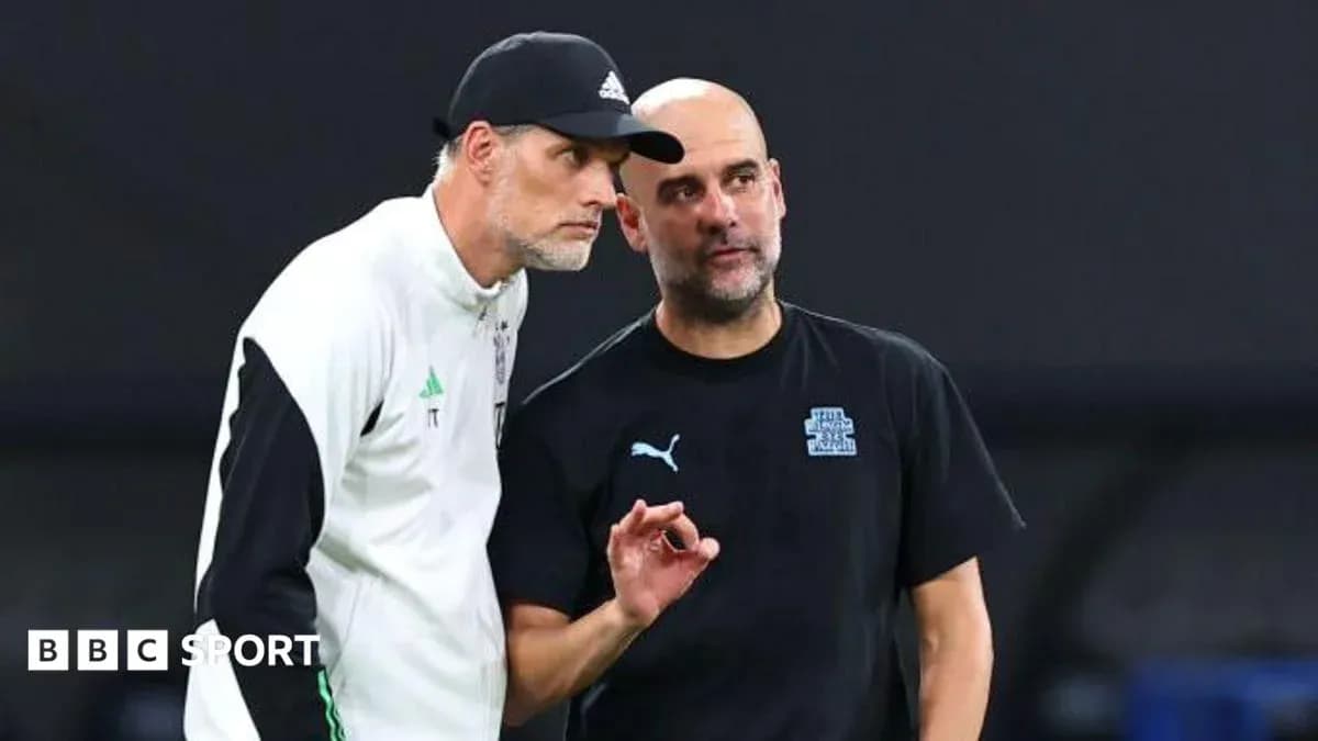 Entrenadores conversando antes del partido