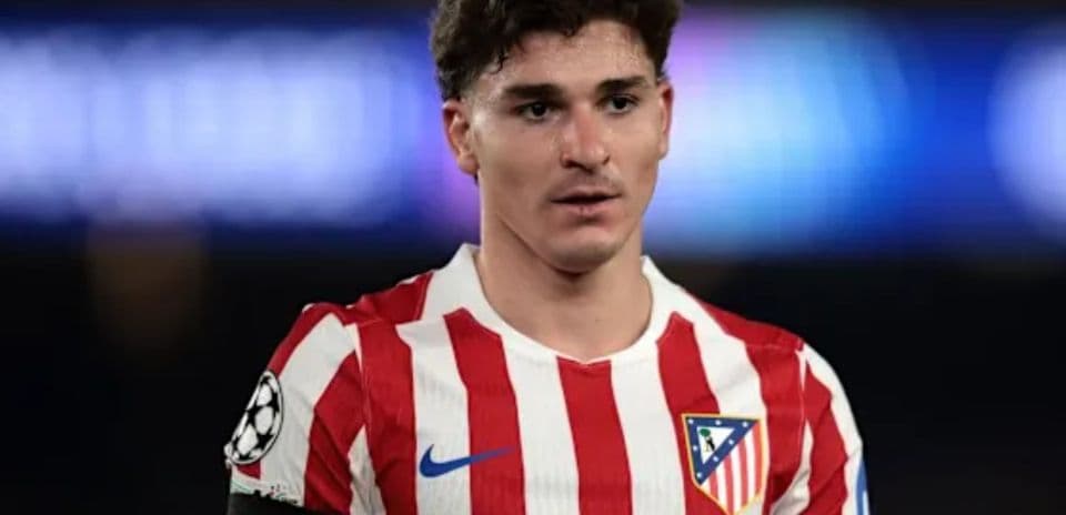 Jugador de Atlético de Madrid en uniforme de partido