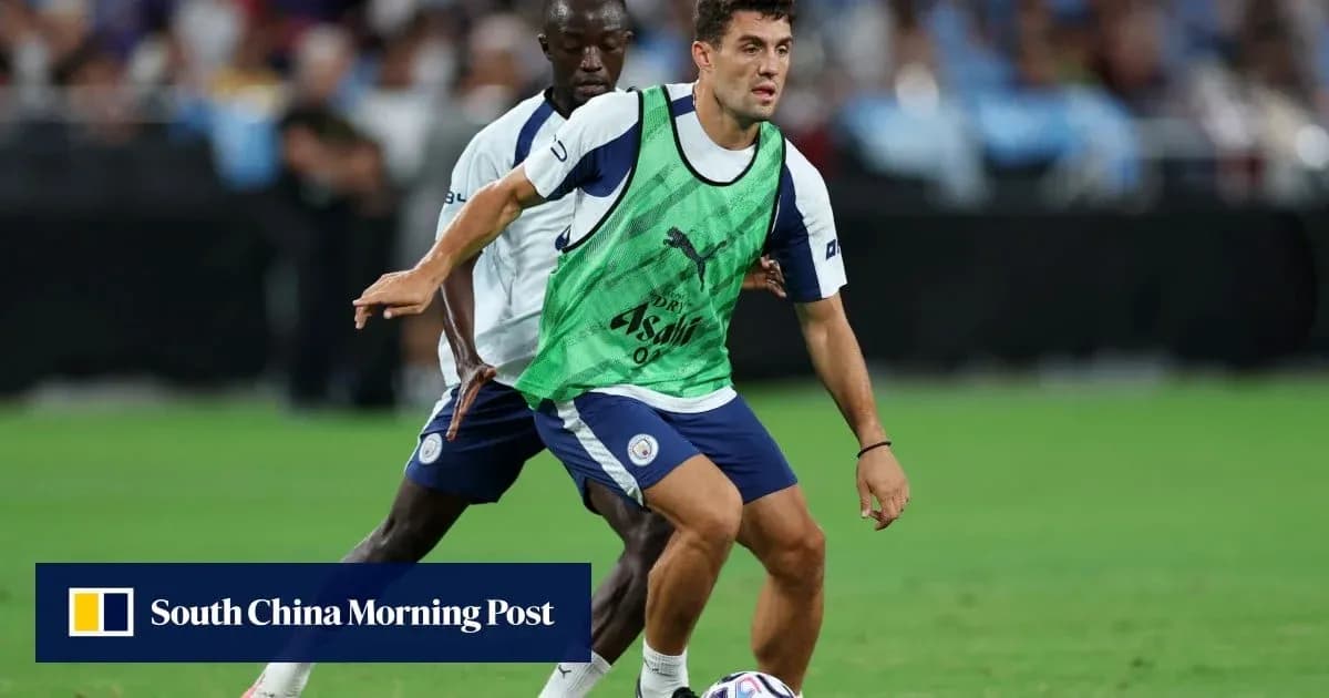 Jugador entrenando con balón en sesión de práctica