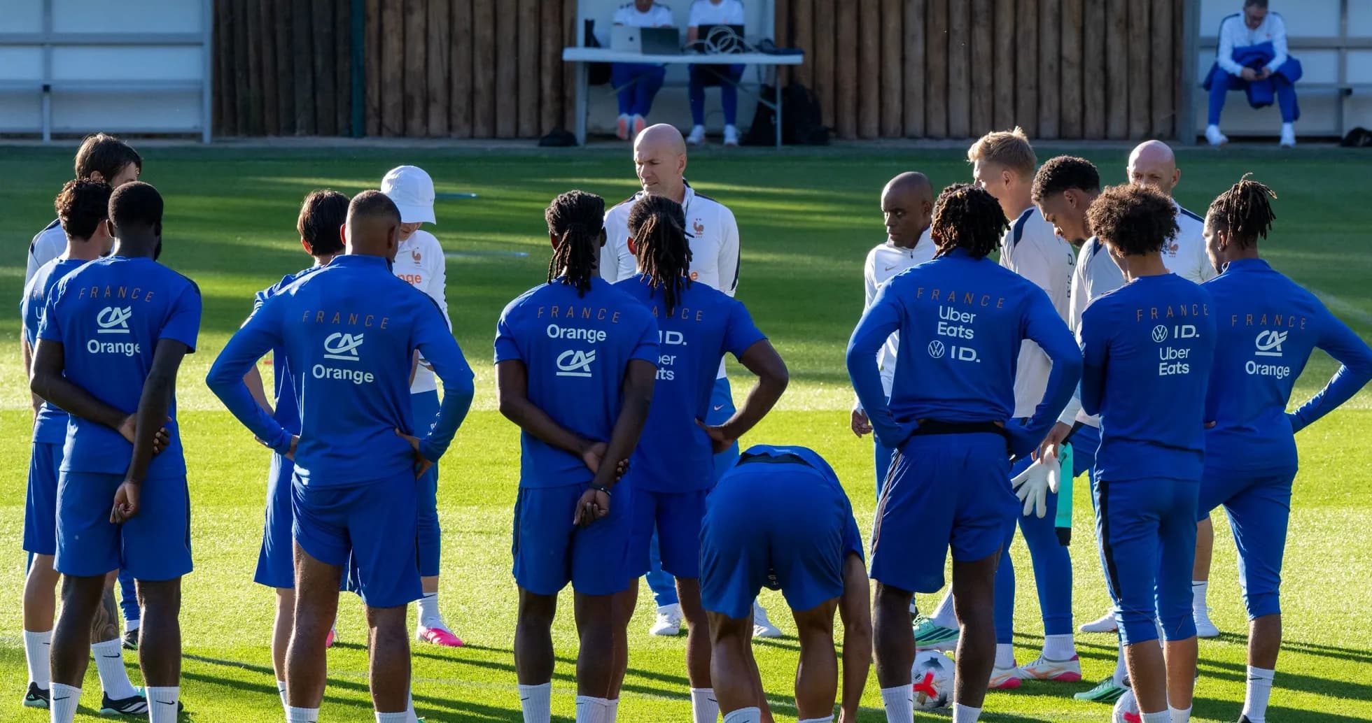 Equipo de Francia en reunión durante entrenamiento