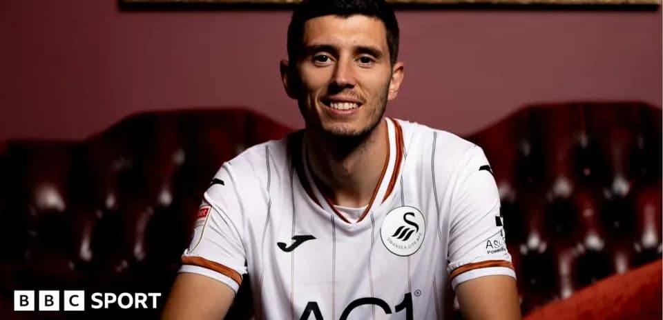 Jugador posando en camiseta de Swansea City