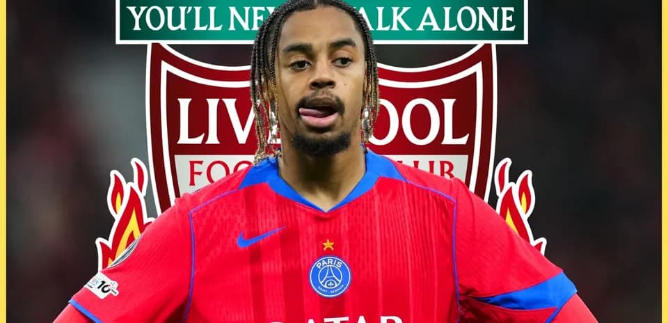 Jugador de PSG frente a logos de Liverpool