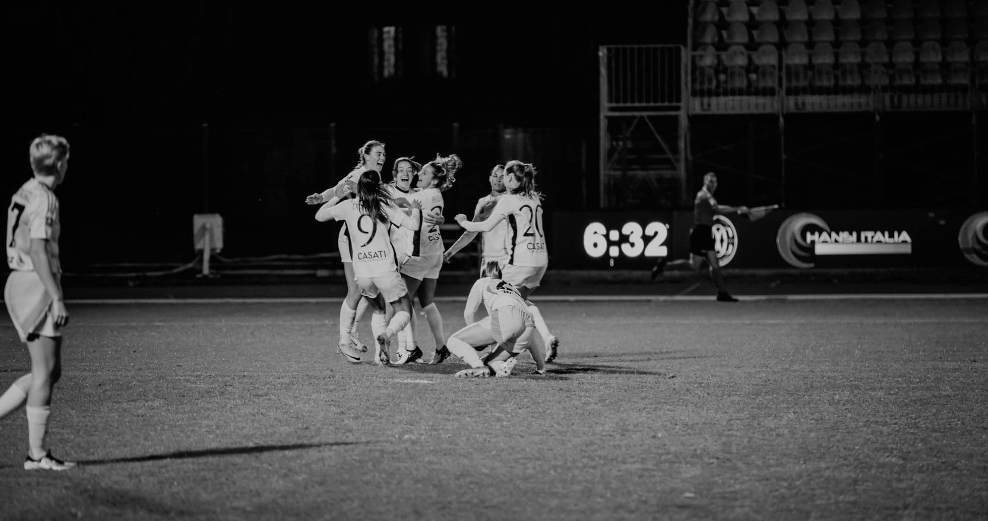 Jugadoras de Inter Milano celebrando un gol