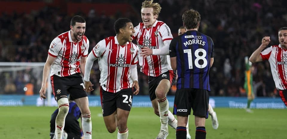Jugadores de Southampton celebrando un gol durante el partido