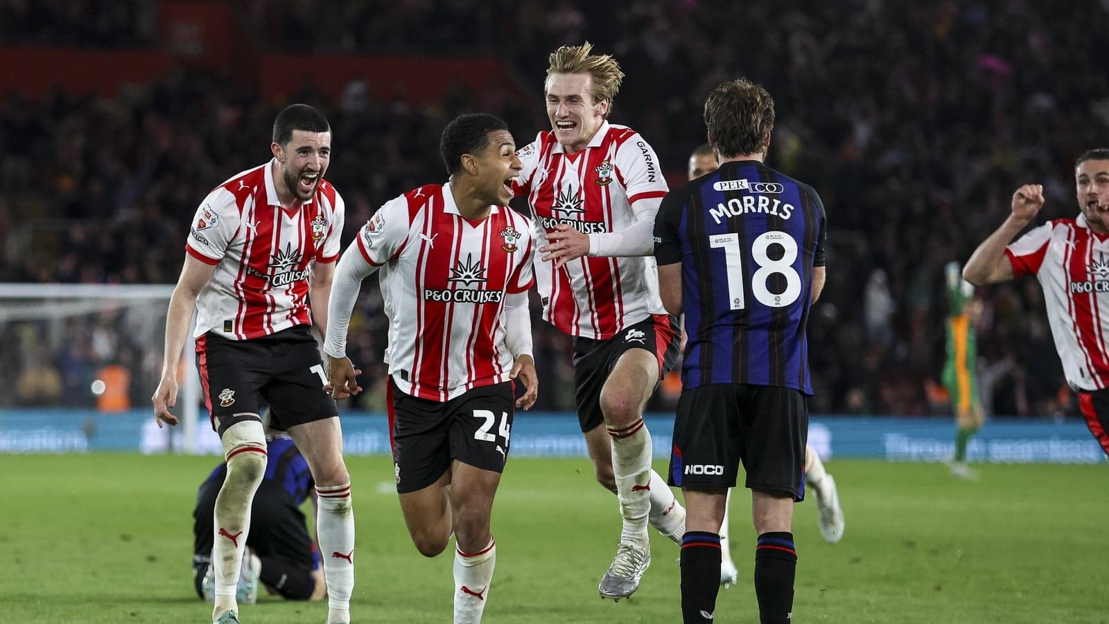 Jugadores de Southampton celebrando un gol durante el partido
