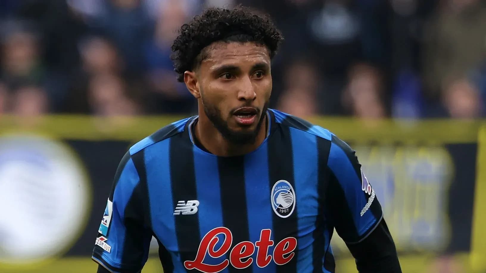 Jugador de Atalanta en acción durante el partido
