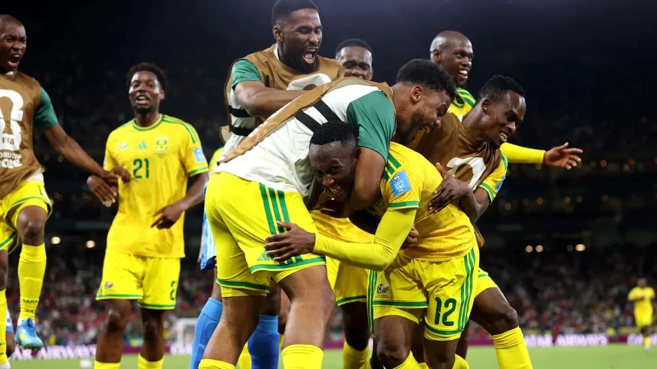 Jugadores de Sudáfrica celebrando un gol en el partido