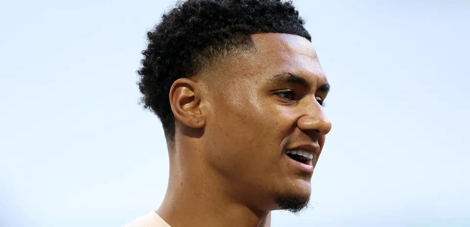 Jugador sonriendo durante una entrevista