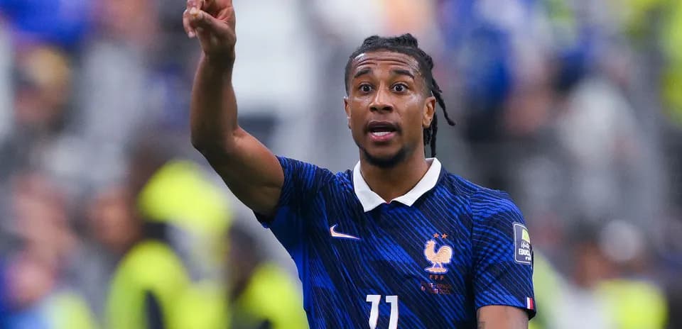 Jugador de Francia señalando durante el partido