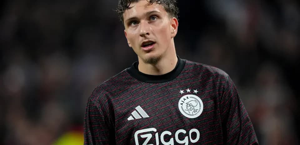Portero de Ajax en el campo durante el partido