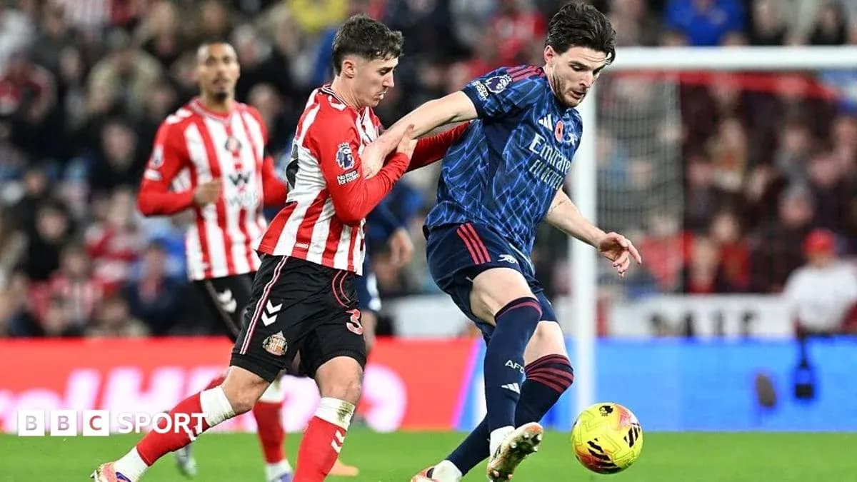 Sunderland contra Arsenal en acción de fútbol Sunderland contra Arsenal en acción de fútbol