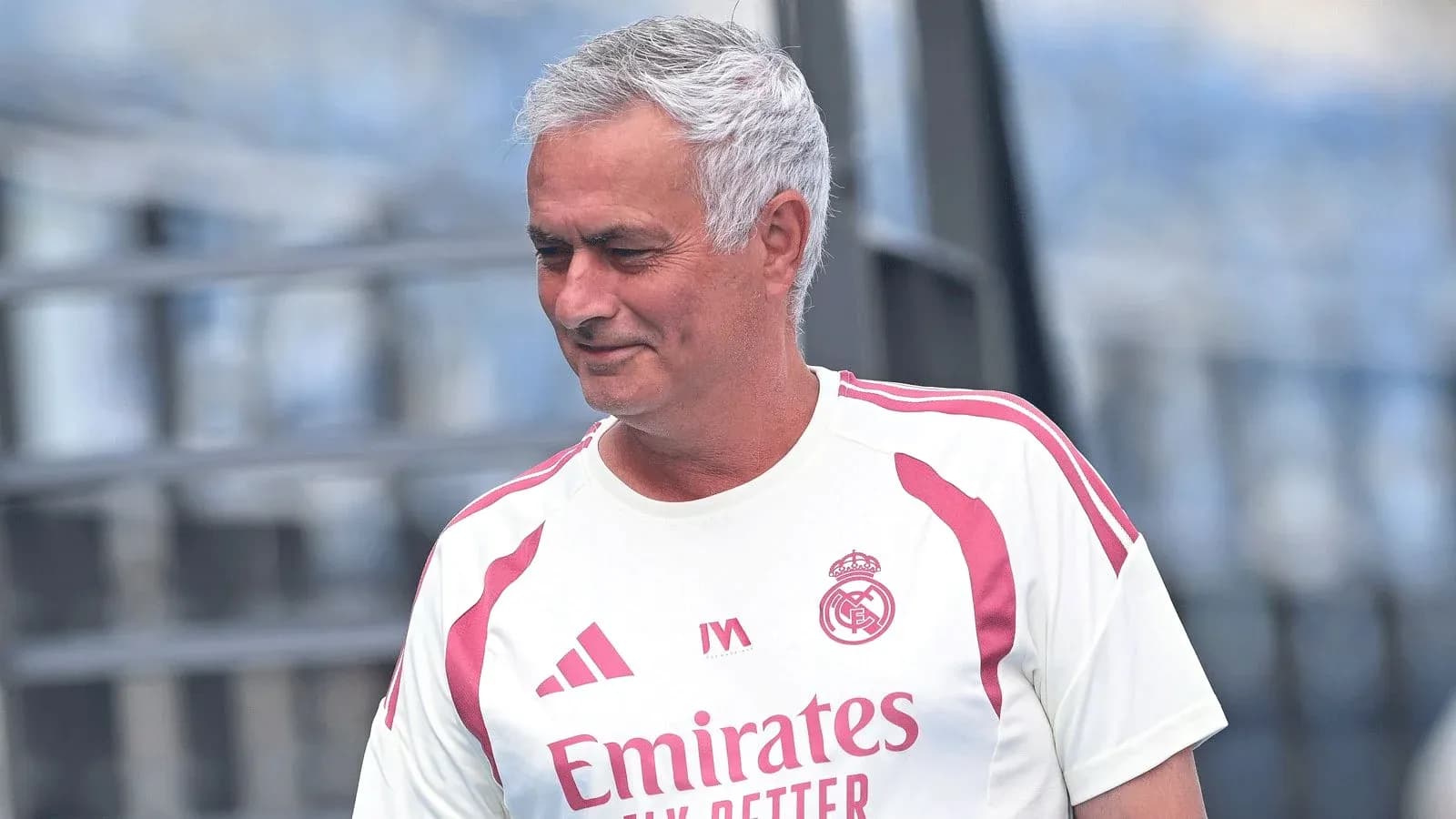 Entrenador de Real Madrid en sesión de entrenamiento Entrenador de Real Madrid en sesión de entrenamiento