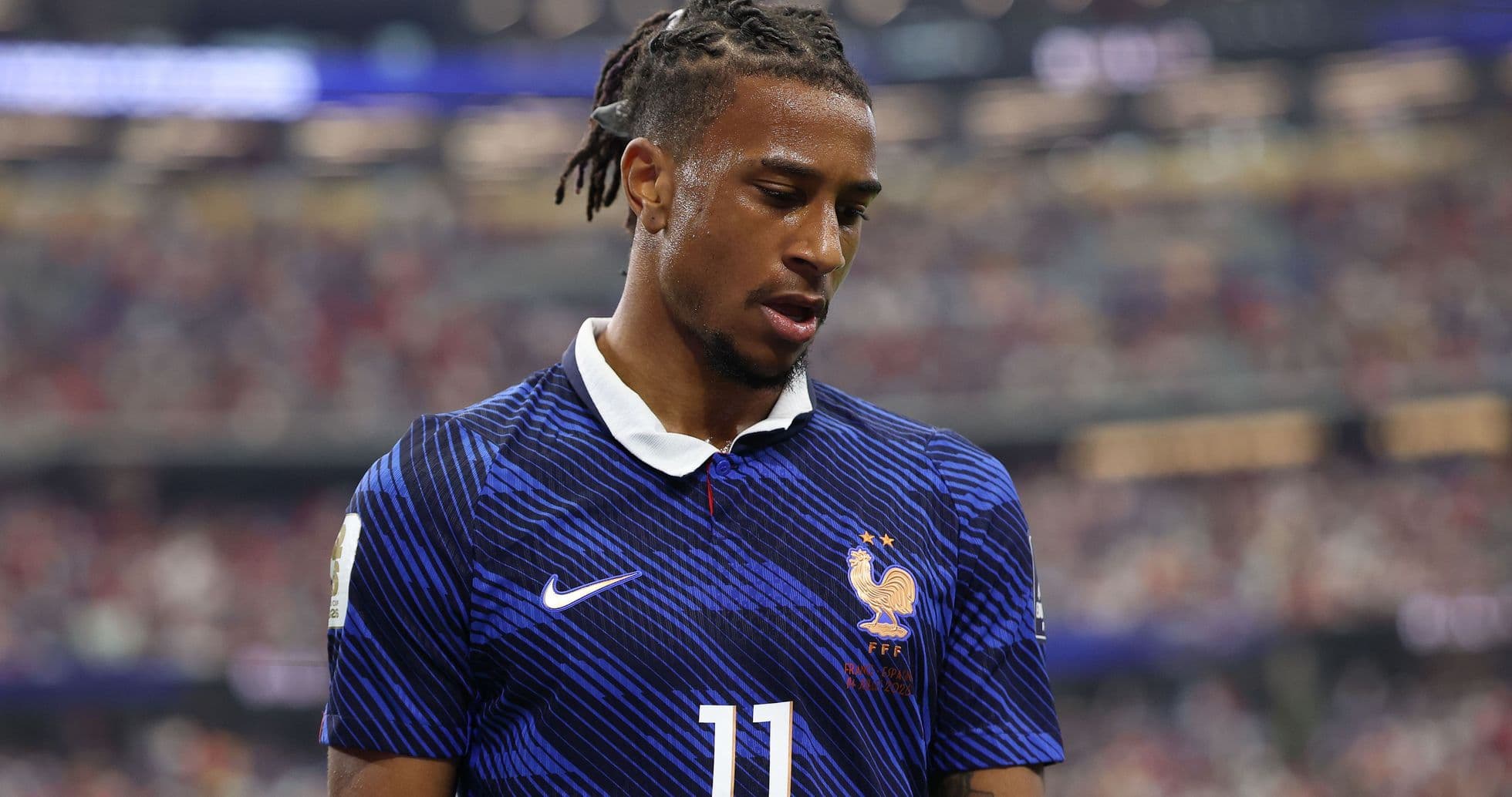 Jugador de Francia con camiseta número 11 en el campo Jugador de Francia con camiseta número 11 en el campo