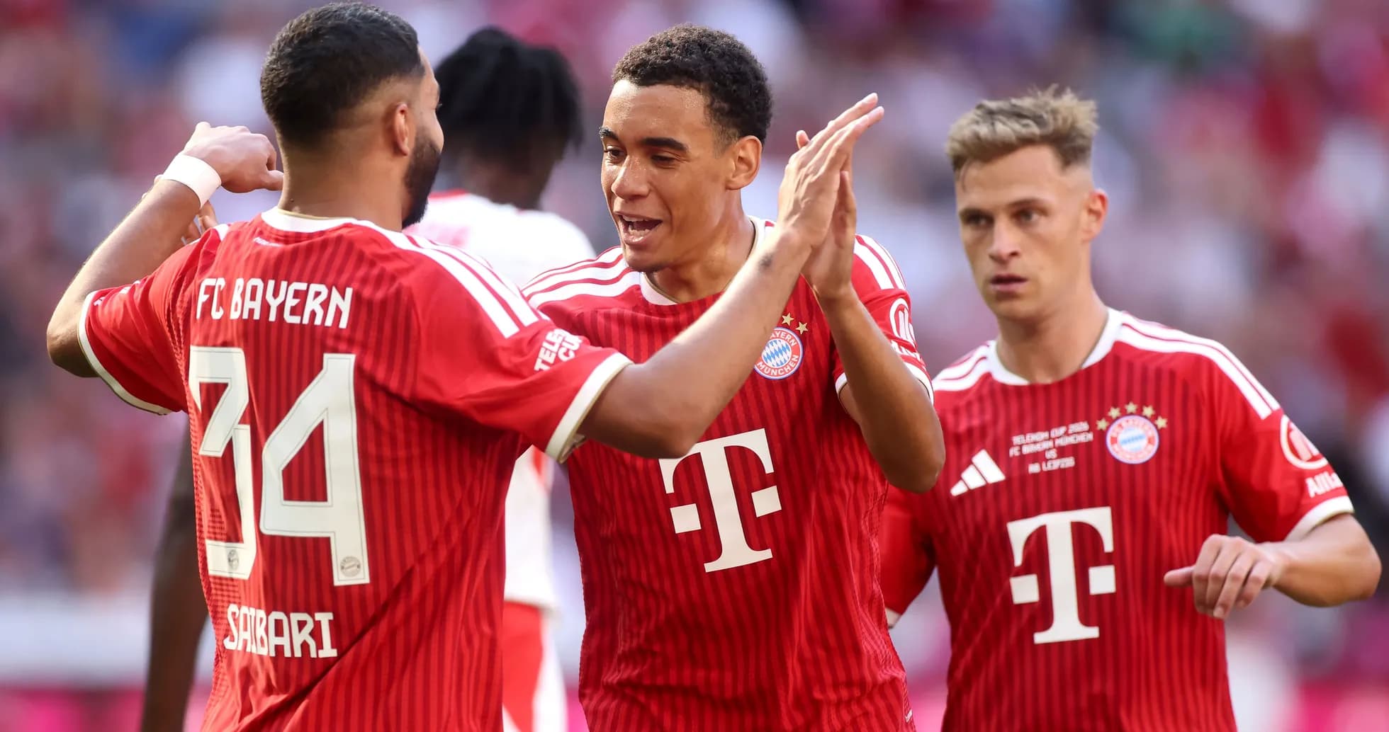Jugadores de Bayern Múnich celebrando un gol Jugadores de Bayern Múnich celebrando un gol