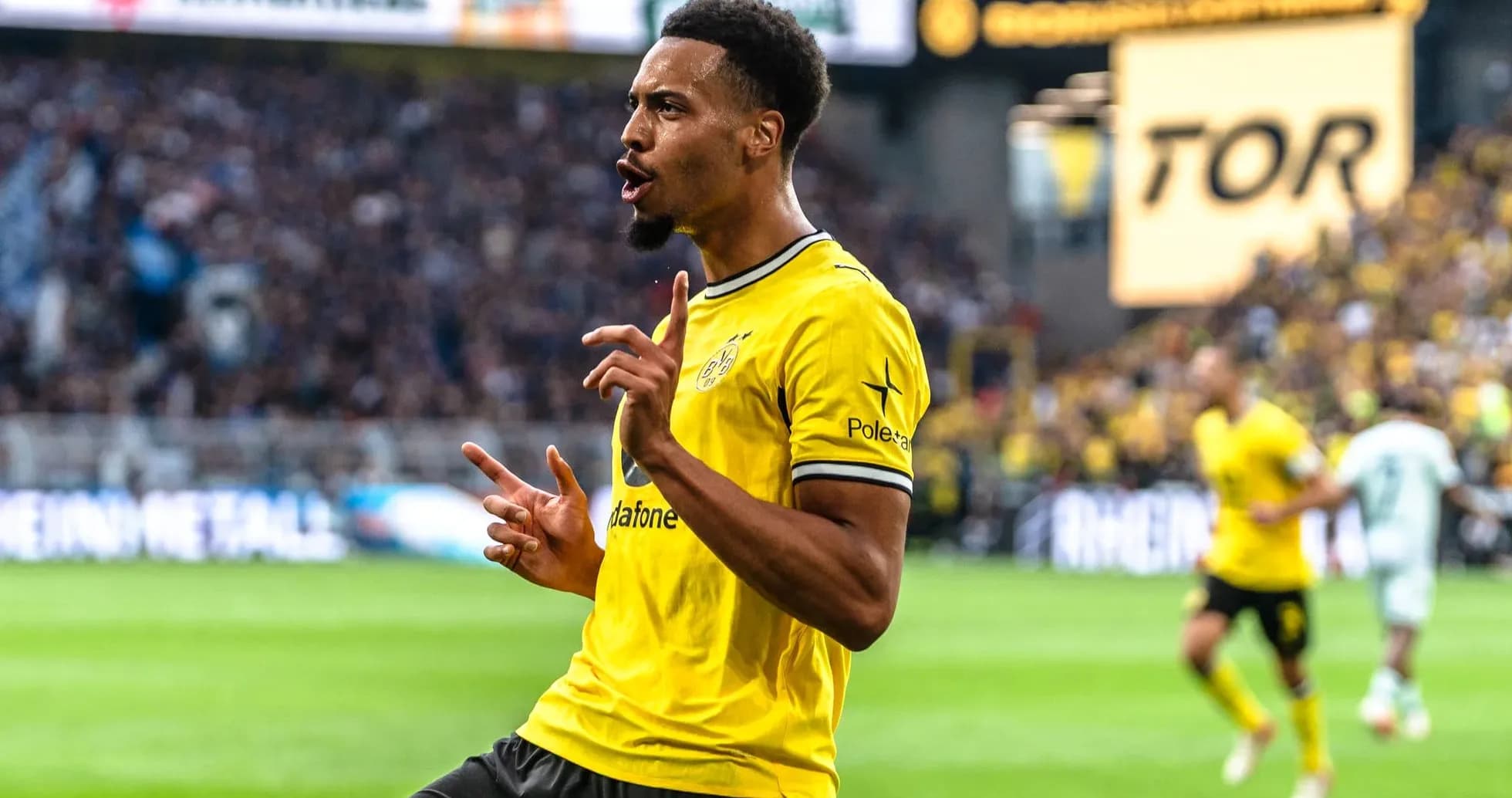 Jugador de Borussia Dortmund celebrando un gol Jugador de Borussia Dortmund celebrando un gol