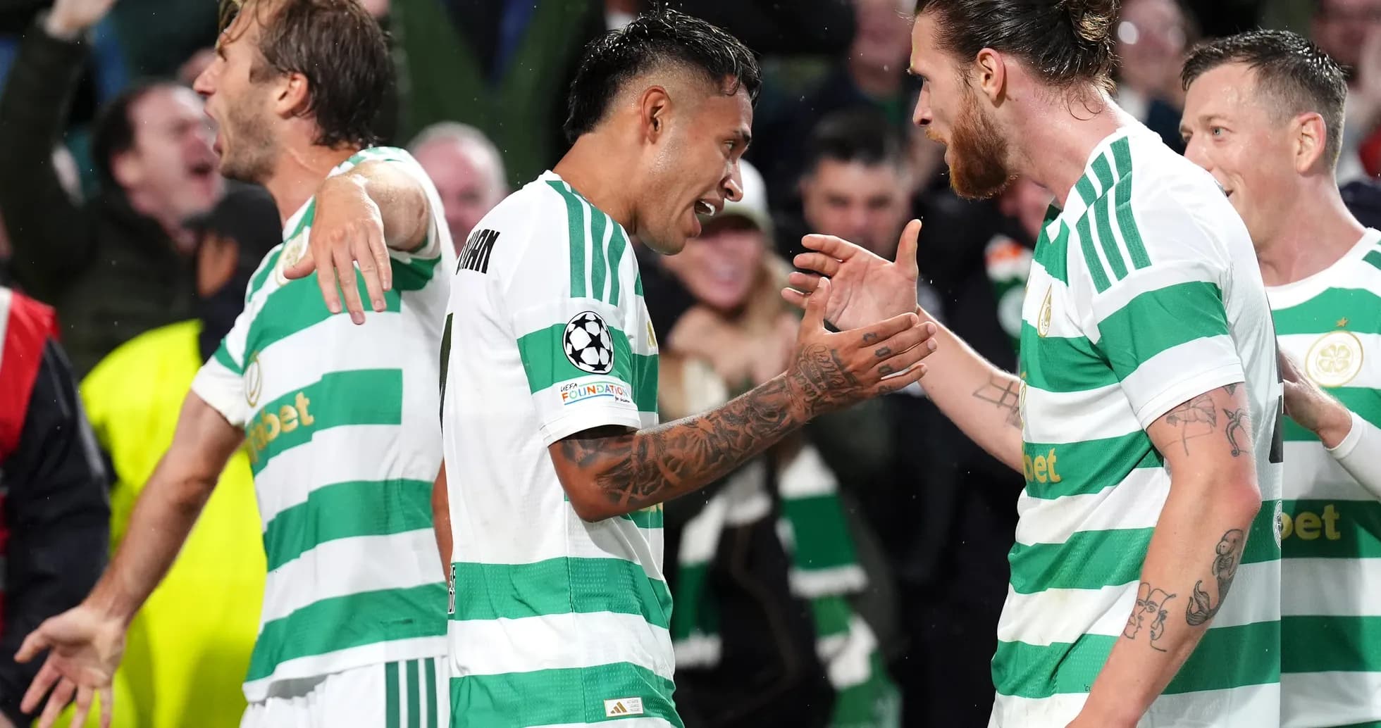 Jugadores del Celtic celebrando un gol Jugadores del Celtic celebrando un gol
