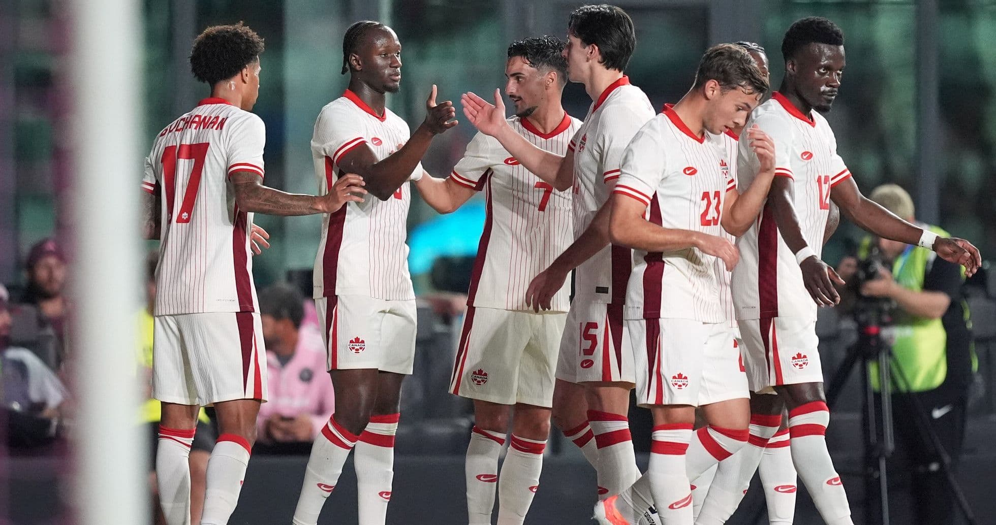 Jugadores de Canadá celebrando un gol Jugadores de Canadá celebrando un gol