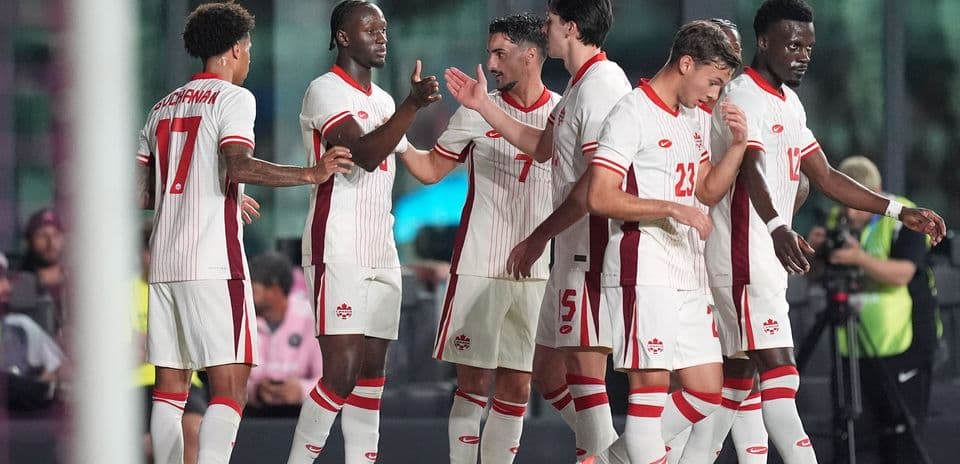 Jugadores de Canadá celebrando un gol Jugadores de Canadá celebrando un gol