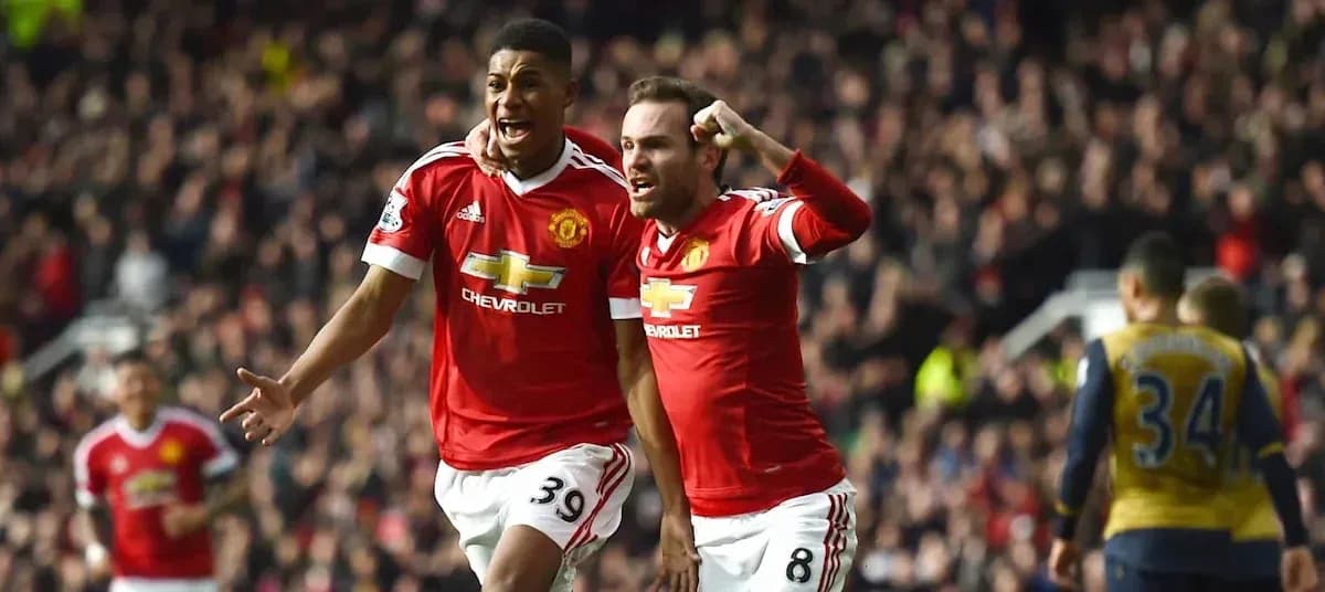 Jugadores del Manchester United celebrando un gol Jugadores del Manchester United celebrando un gol