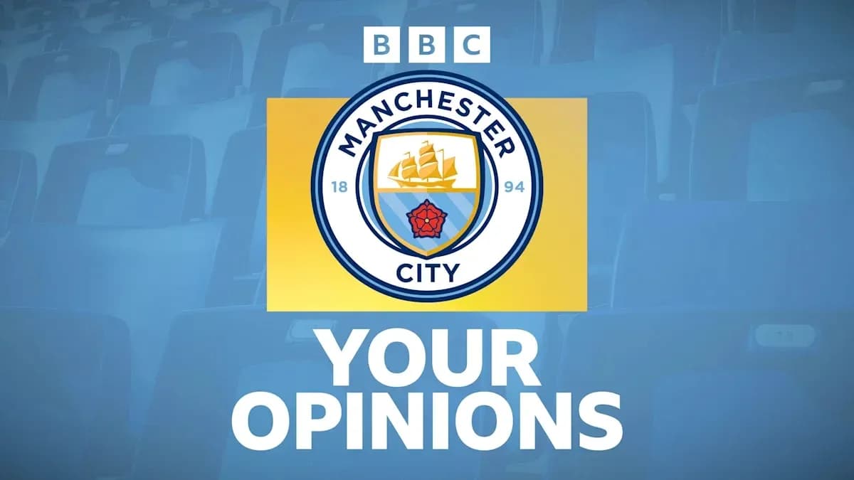 Logo de Manchester City con fondo de estadio vacío Logo de Manchester City con fondo de estadio vacío