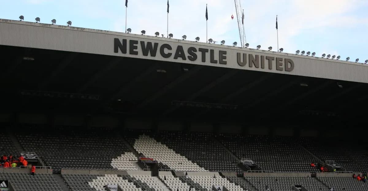 Estadio de Newcastle United con gradas vacías Estadio de Newcastle United con gradas vacías