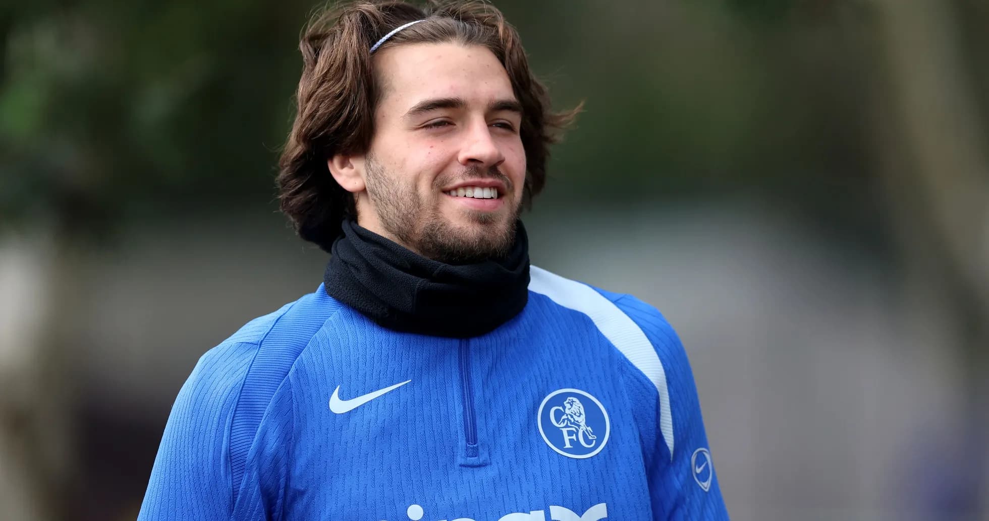 Jugador de Chelsea sonriendo durante entrenamiento Jugador de Chelsea sonriendo durante entrenamiento