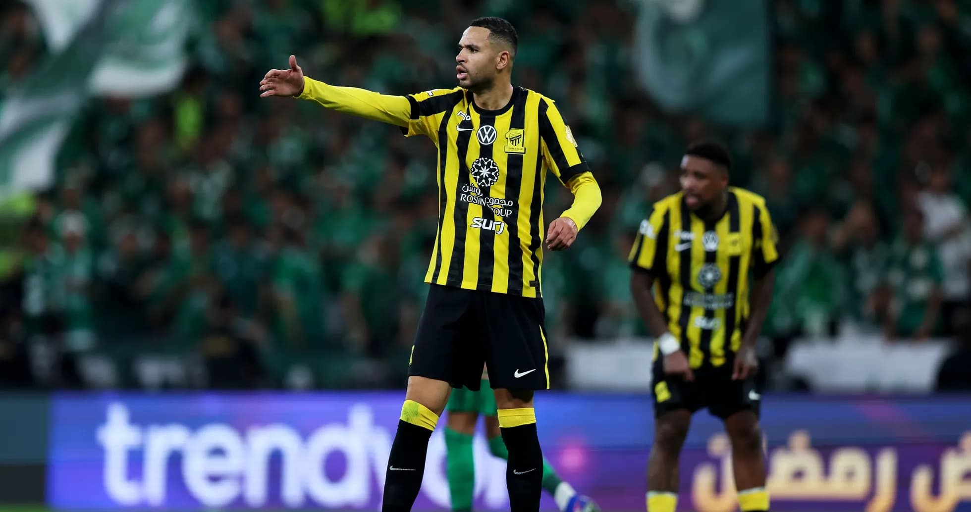 Jugador de Ittihad dando instrucciones en el partido Jugador de Ittihad dando instrucciones en el partido