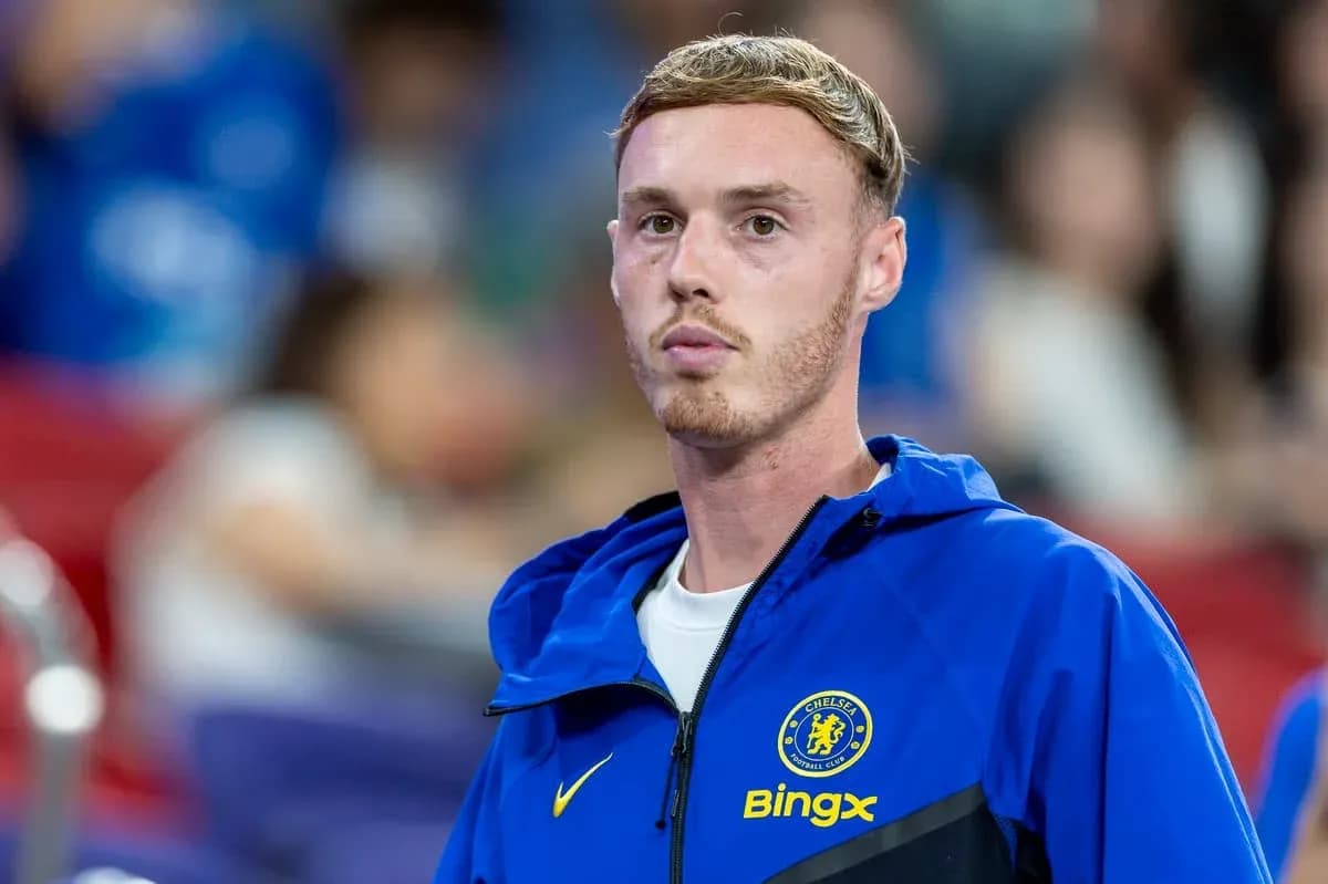Jugador de Chelsea en la banca durante el partido Jugador de Chelsea en la banca durante el partido