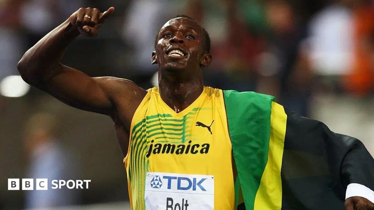 Atleta celebrando con bandera de Jamaica tras carrera Atleta celebrando con bandera de Jamaica tras carrera