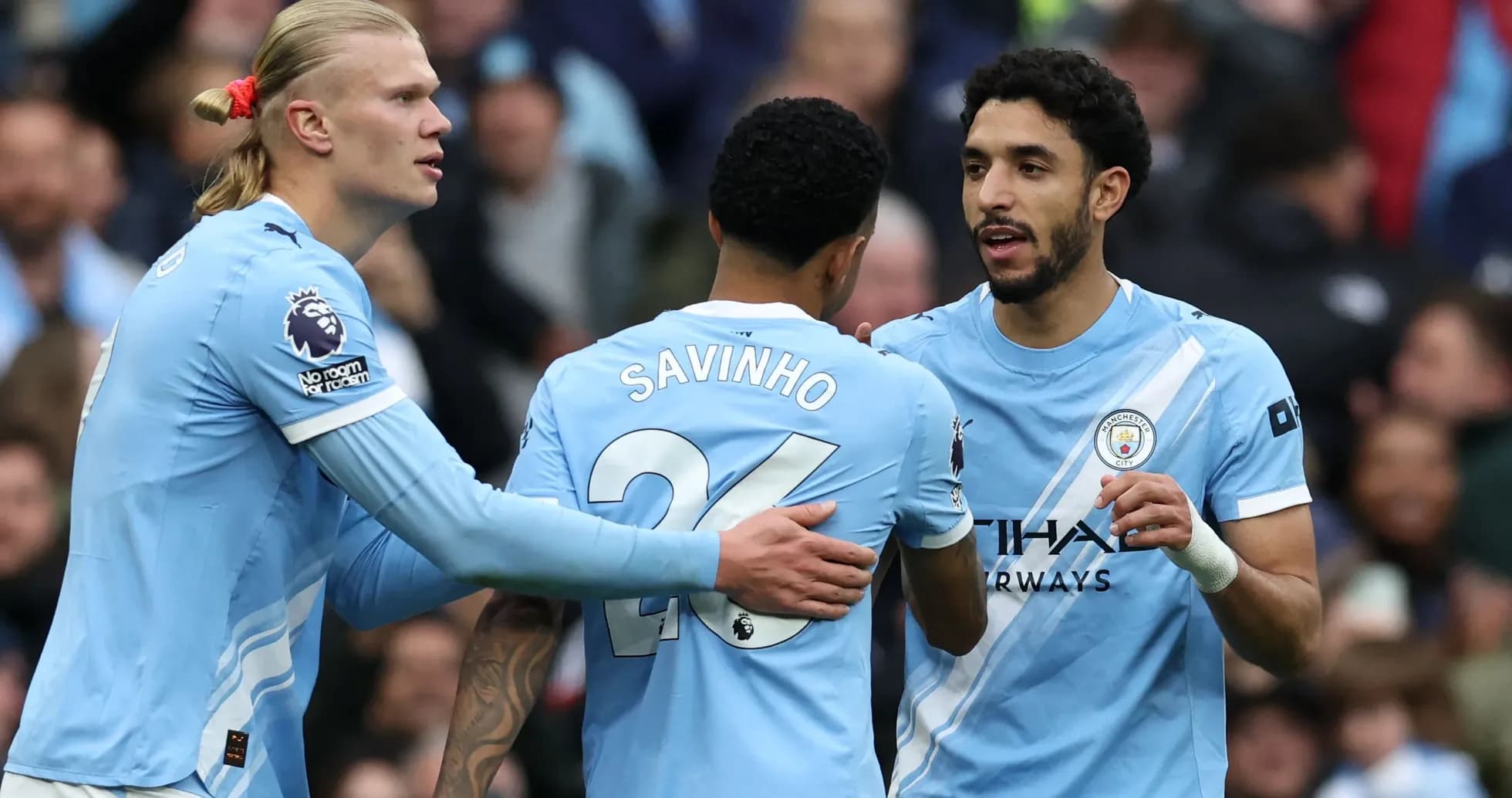 Jugadores de Manchester City celebrando un gol Jugadores de Manchester City celebrando un gol