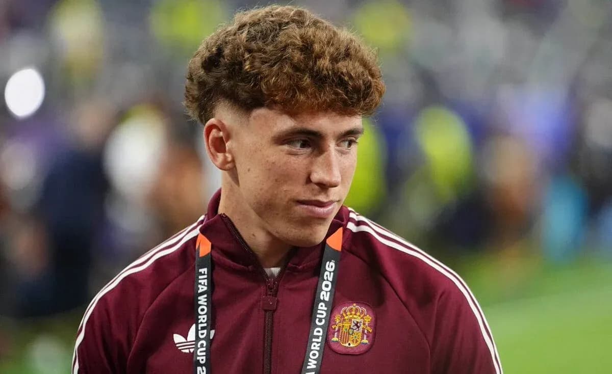 Jugador con chaqueta de España en el Mundial 2026 Jugador con chaqueta de España en el Mundial 2026
